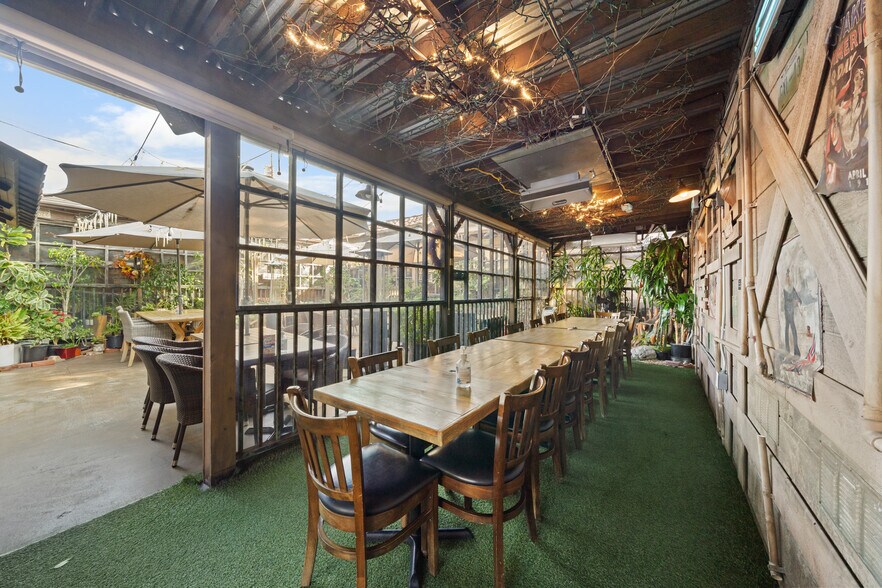 More Photos Of 228 S Oxford Ave, Los Angeles Restaurant For Sale