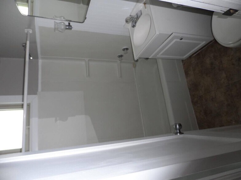 More Photos Of 112 NW 2nd Ave, Mandan Storefront Retail Residential For Lease