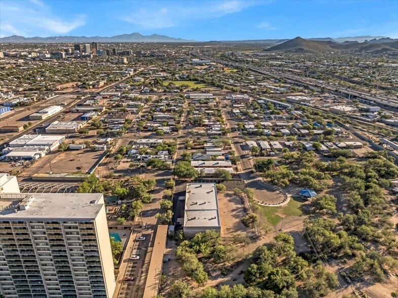More Photos Of 1401 N Bailey Ln, Tucson Showroom For Sale