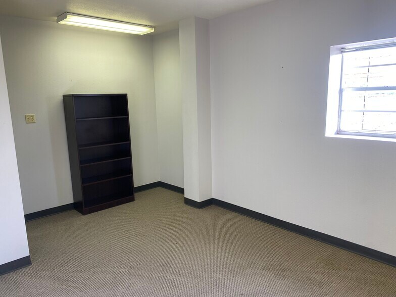 More Photos Of 8051 Seymour Hwy, Wichita Falls Warehouse For Lease