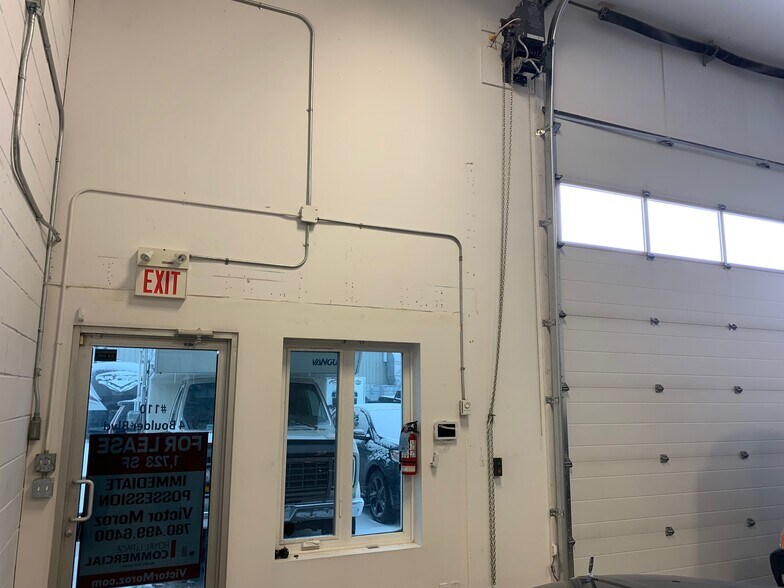 More Photos Of 974 Boulder Blvd, Stony Plain Warehouse For Lease