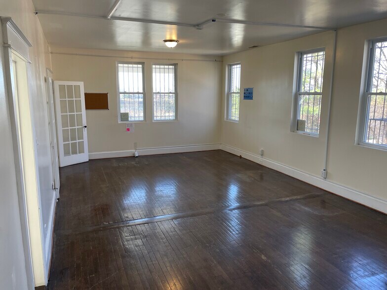 More Photos Of 3938 Benning Rd NE, Washington Office Residential For Sale