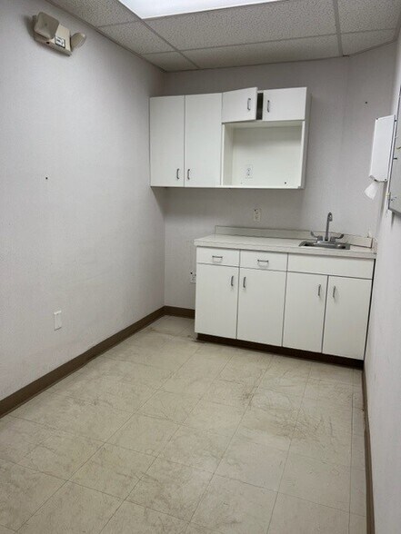 More Photos Of 144 N Main St, Branford Medical For Lease