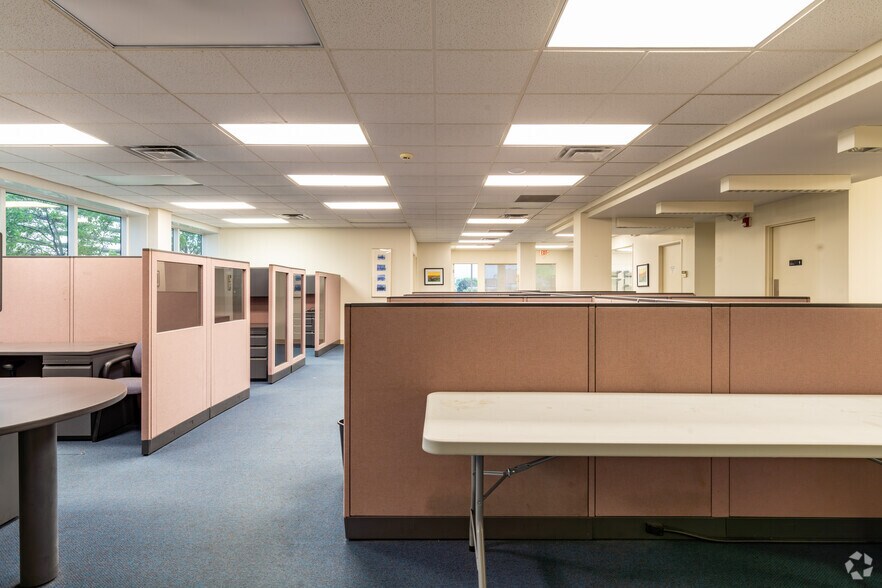 More Photos Of 965 E Jefferson Ave, Detroit Office For Sale