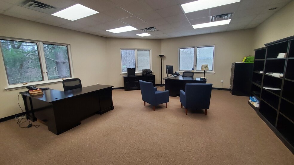 More Photos Of 555 Hospital Dr, Warrenton Medical For Lease