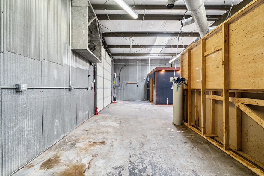 More Photos Of 1761 Jardco Dr, Clarksville Warehouse For Lease