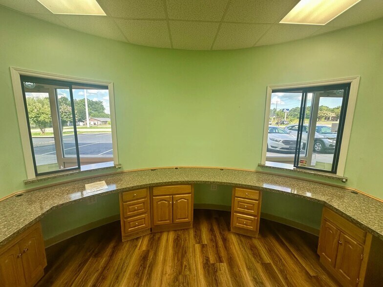 More Photos Of 1405 S Sizer Ave, Jefferson City Unknown For Lease