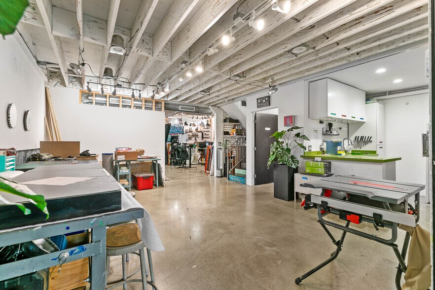 More Photos Of 10542 Burbank Blvd, North Hollywood Storefront Retail Office For Sale