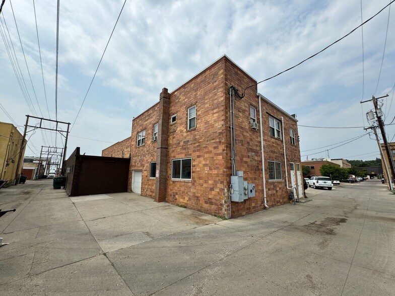 More Photos Of 112 NW 2nd Ave, Mandan Storefront Retail Residential For Lease