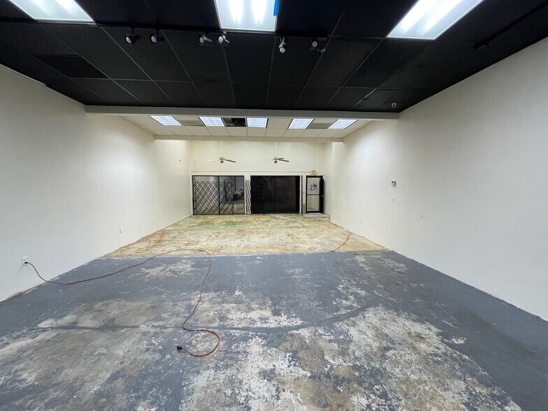More Photos Of 590 SW 9th Ter, Pompano Beach Showroom For Lease