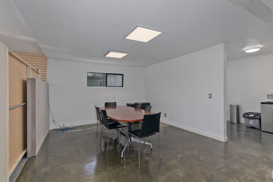 More Photos Of 38 Laurel Mountain Rd, Mammoth Lakes Storefront Retail Office For Sale