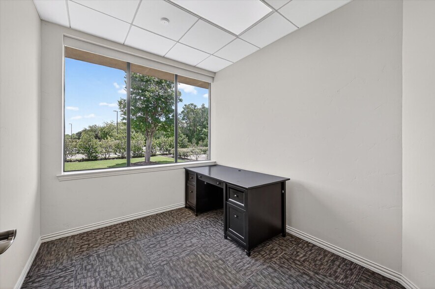 More Photos Of 6200 Stone Hill Farms Pky, Flower Mound Loft Creative Space For Lease