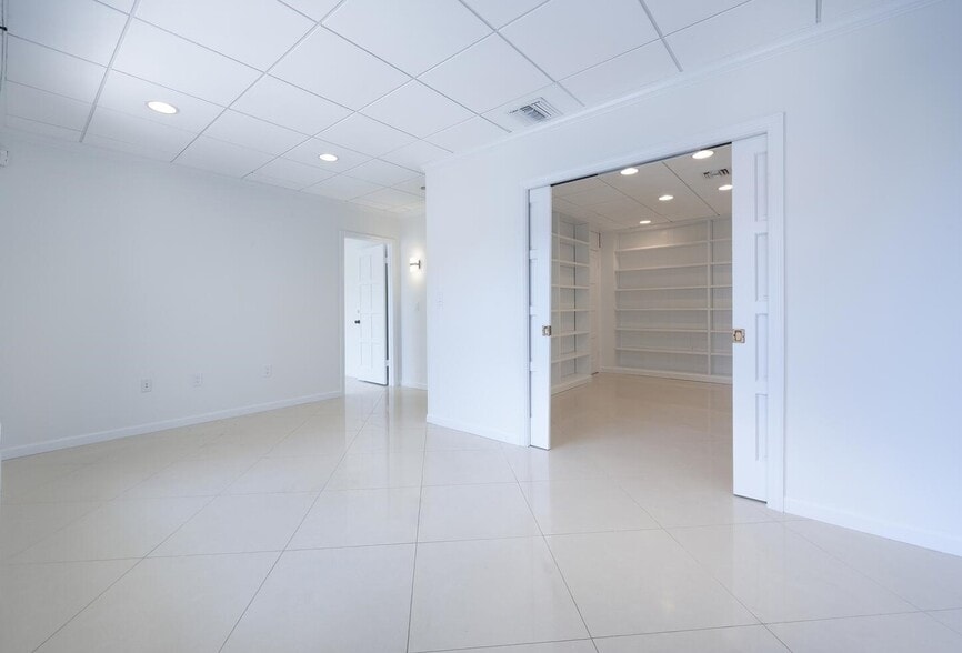 More Photos Of 721 Us Highway 1, North Palm Beach Office For Sale