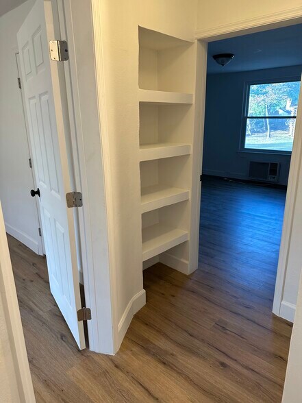 More Photos Of 1026 Greenslake Rd, East Ridge Apartments For Sale