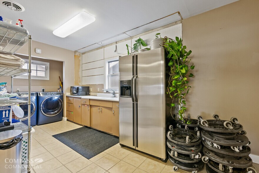 More Photos Of 204 NE 4th St, Bend Office For Sale