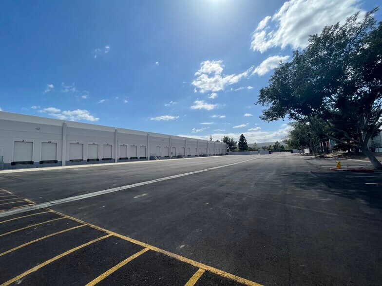 More Photos Of 3401 Manitou Ct, Jurupa Valley Distribution For Lease