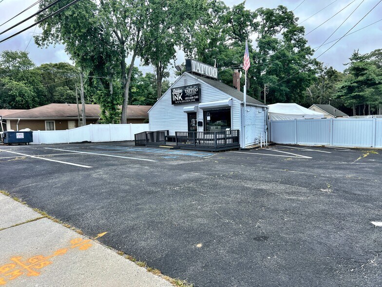 More Photos Of 262 Middle Country Rd, Selden General Retail For Sale