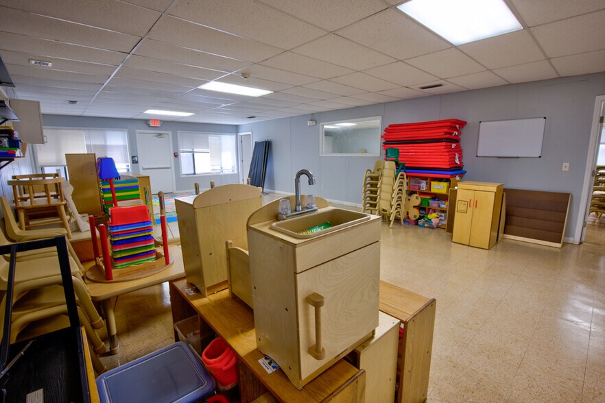More Photos Of 6902 Lillian Rd, Jacksonville Office For Sale