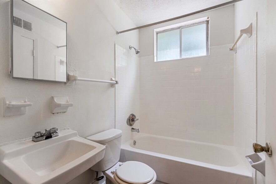 More Photos Of 2227 Airways Blvd, Memphis Apartments For Sale