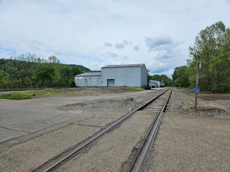 More Photos Of 1020 Industrial Park Rd, New Cumberland Warehouse For Sale