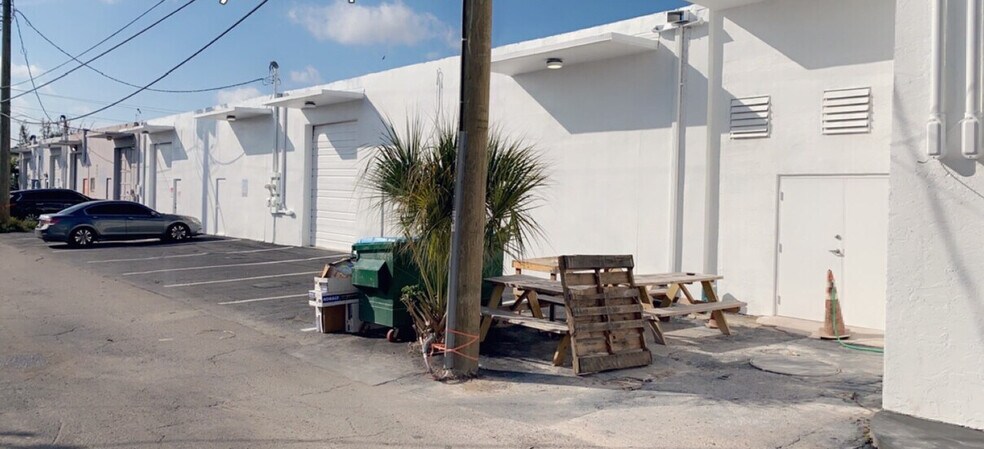 More Photos Of 800 NE 13th St, Fort Lauderdale Storefront Retail Office For Lease