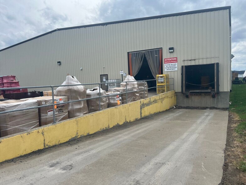 More Photos Of 112 Corporate Dr, Morgantown Warehouse For Lease