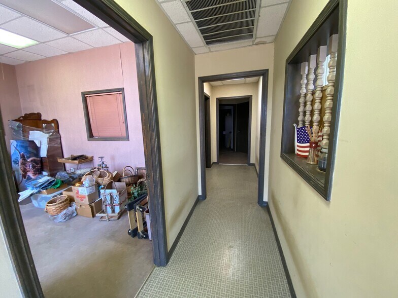 More Photos Of 209 E Wade Ave, Mountain Home Distribution For Sale