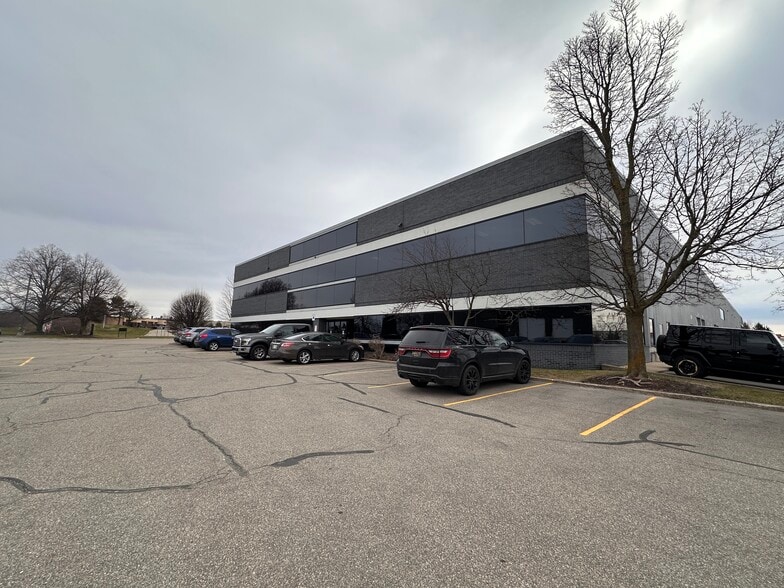 More Photos Of 4595 Broadmoor Ave SE, Grand Rapids Light Manufacturing For Lease