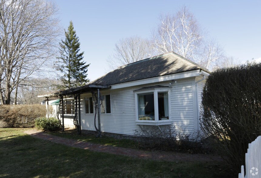 More Photos Of 20 Oak St, Beverly Farms Office For Lease