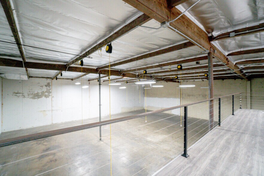 More Photos Of 13501 S Main St, Los Angeles Warehouse For Lease
