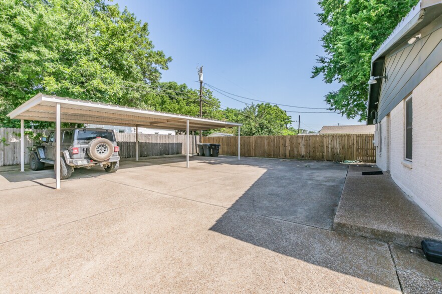 More Photos Of 3701 S University, Fort Worth Office For Sale