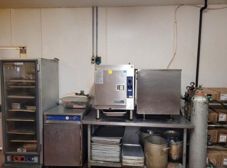 More Photos Of 1703 Oak St, Canton General Retail For Sale