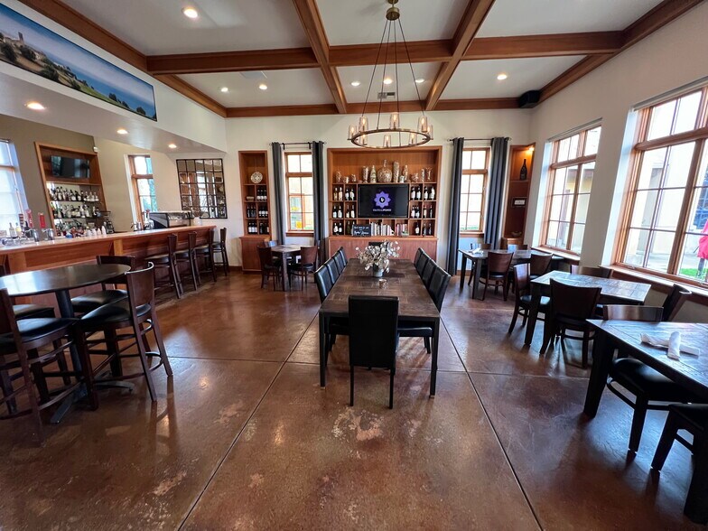 More Photos Of 100 SW 7th St, Dundee Freestanding For Lease