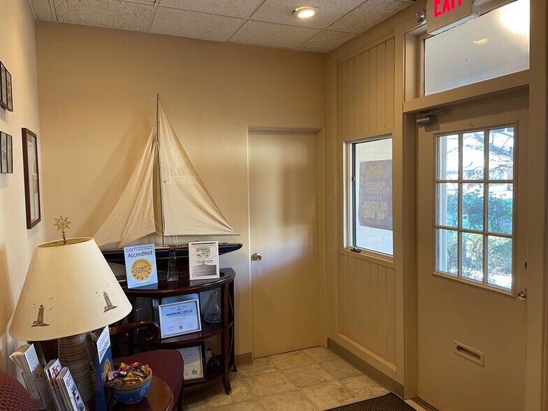 More Photos Of 621 Broadway, Chesterton Medical For Sale