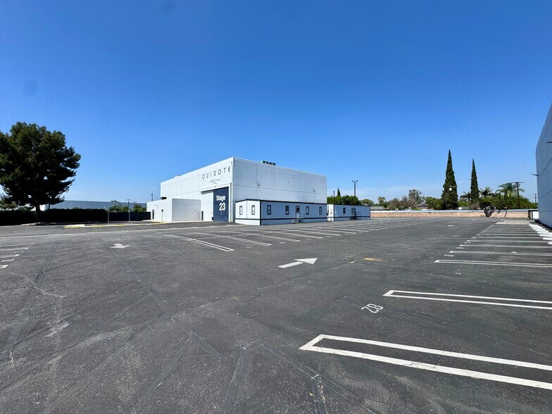More Photos Of 13951 Saticoy St, Panorama City Movie Radio TVStudio For Lease