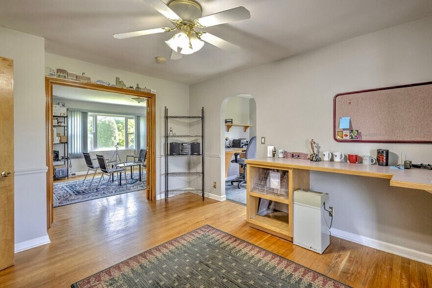 More Photos Of 719 Coshocton Ave, Mount Vernon Office For Sale