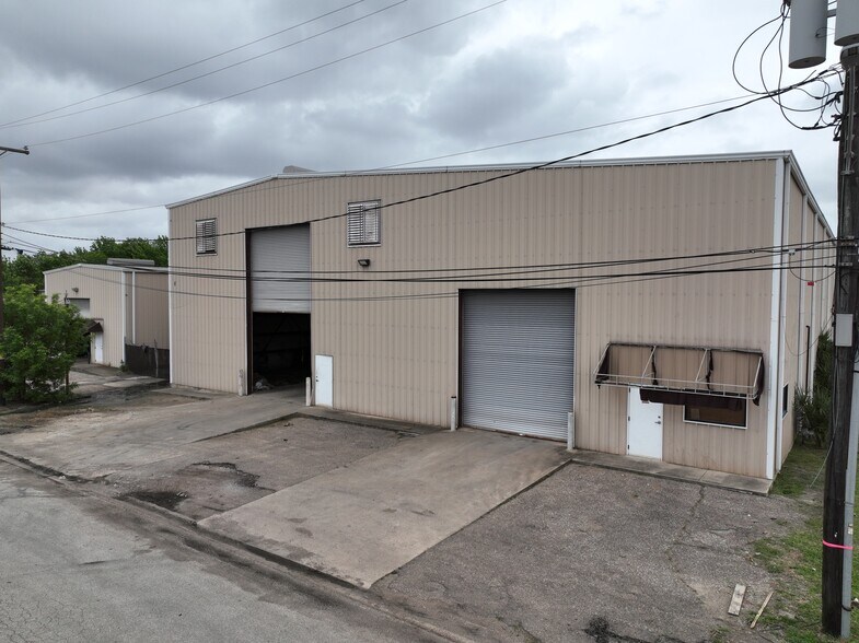 More Photos Of 1204 Witter St, Pasadena Warehouse For Lease