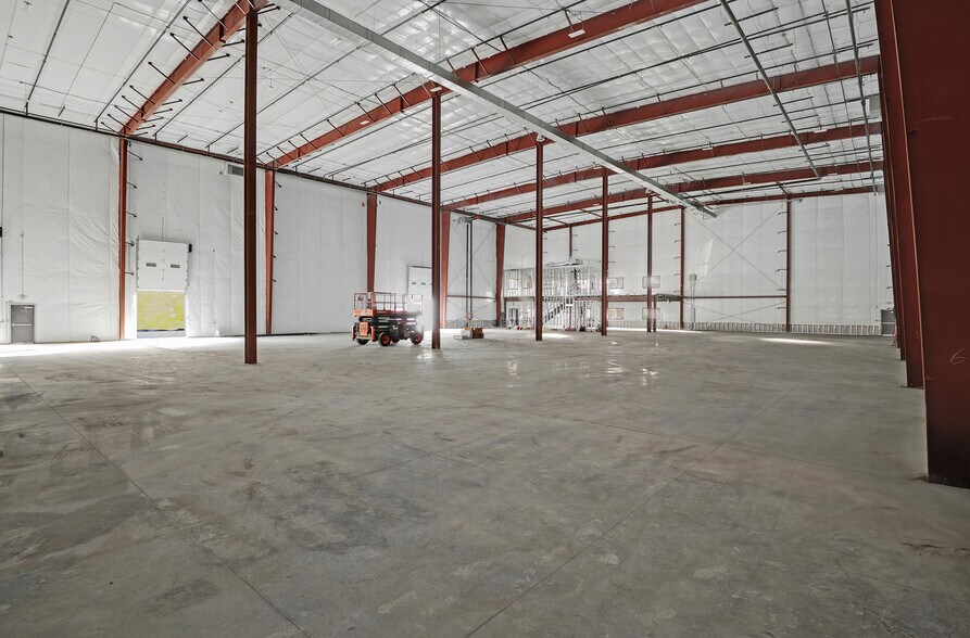 More Photos Of 1 Distribution Dr, Bloomingburg Warehouse For Lease