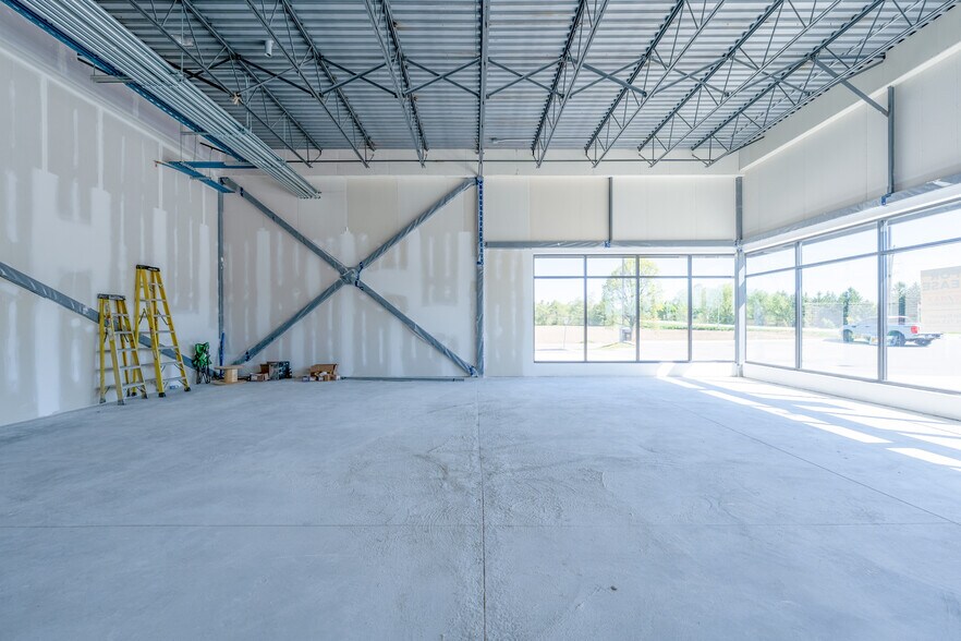 More Photos Of 197 Pinehurst Rd, Paris General Retail For Lease