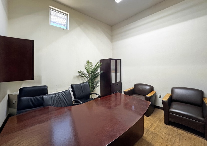 More Photos Of 4421-1 Irving Blvd NW, Albuquerque Warehouse For Sale