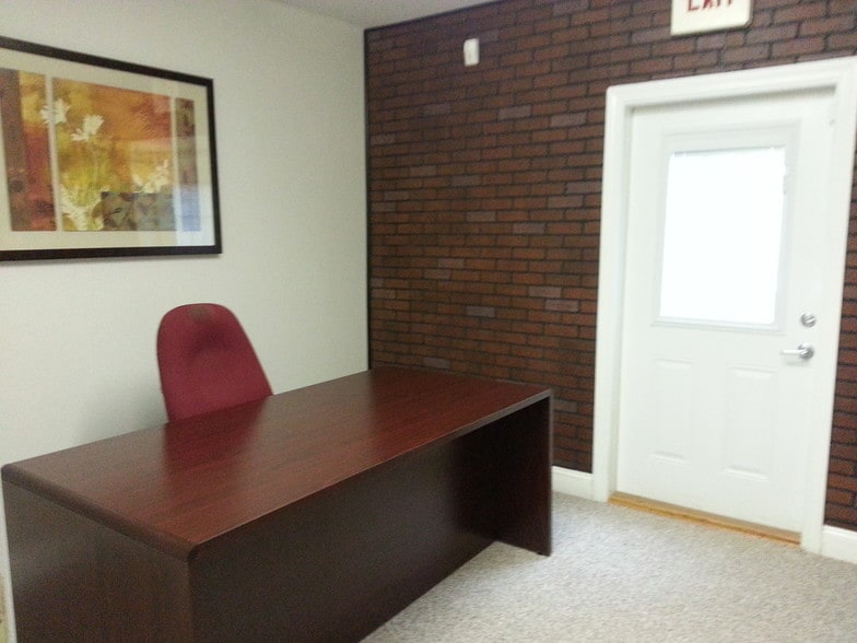 More Photos Of 106 Colony Park Dr, Cumming Office Residential For Lease