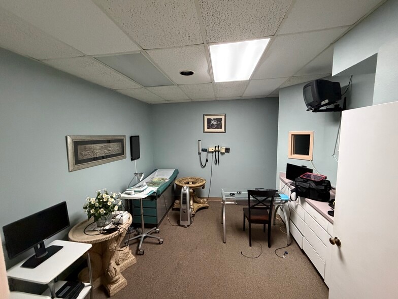 More Photos Of 2595 Tampa Rd, Palm Harbor Office For Sale