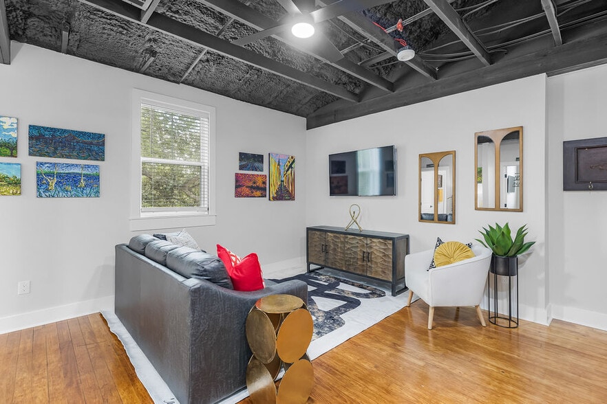 More Photos Of 156 Camellia St, Biloxi General Retail For Sale
