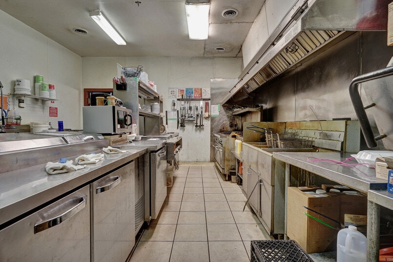 More Photos Of 210 Huron Ave, Port Huron Restaurant For Sale