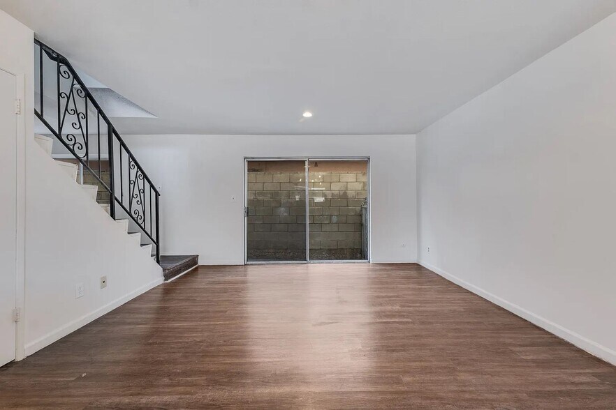 More Photos Of 540 Hyde Park Pl, Inglewood Apartments For Sale