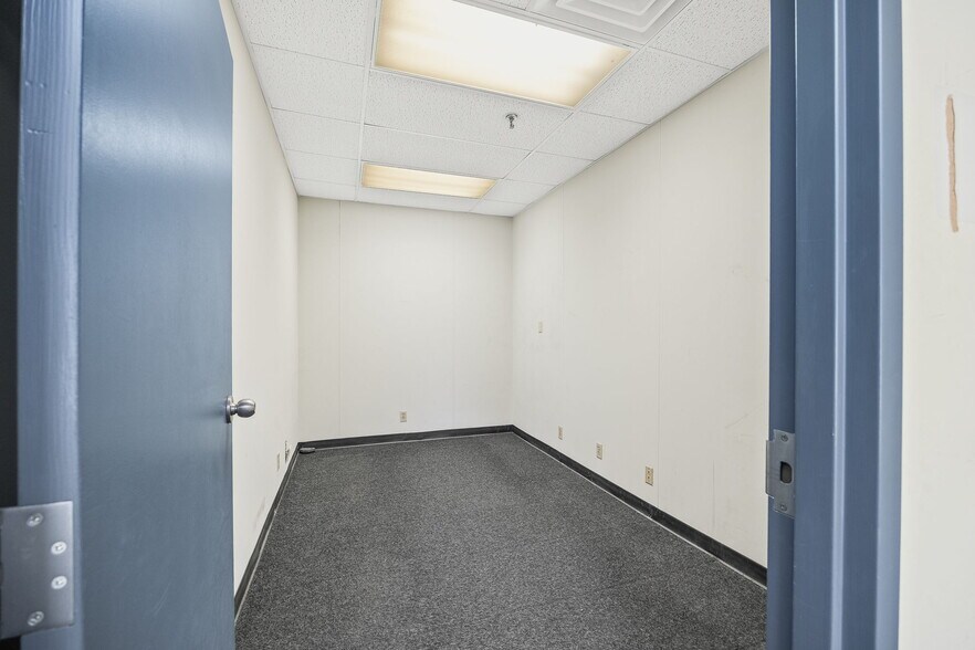 More Photos Of 4811 Easton Rd, Saint Joseph Industrial For Lease