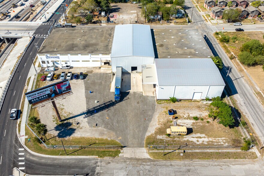 More Photos Of 900 N Staples St, Corpus Christi Distribution For Lease