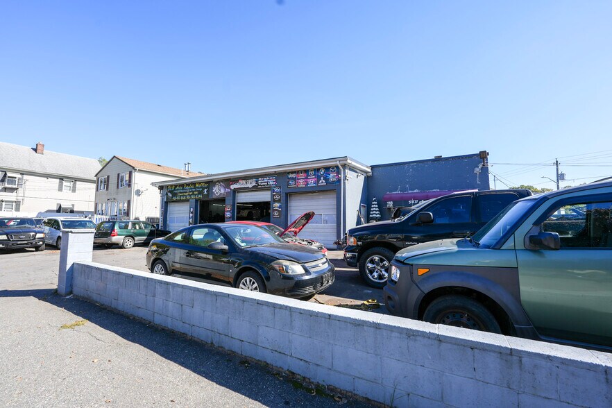 More Photos Of 118 Silver Lake Ave, Providence Auto Repair For Sale
