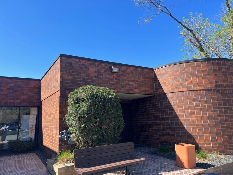Primary Photo Of 4950-4960 Lincoln Dr, Edina Office For Sale
