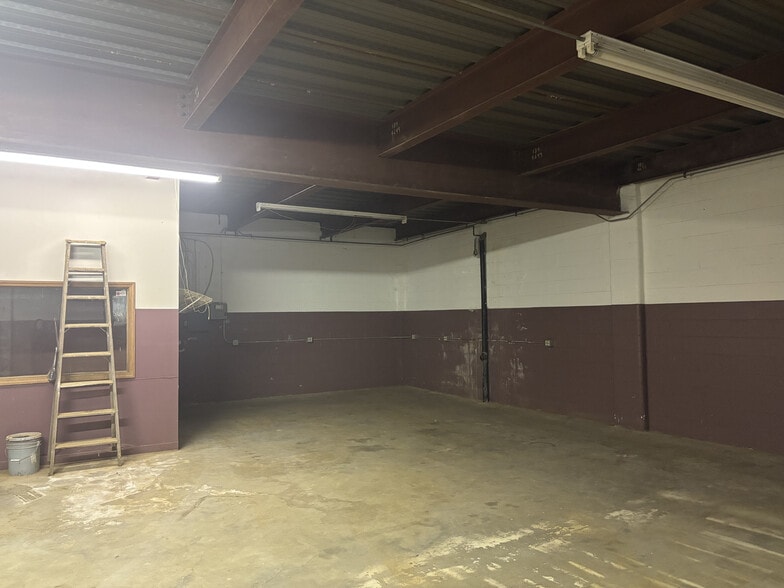 More Photos Of 4211 Indiana Ave, Winston-Salem Flex For Lease